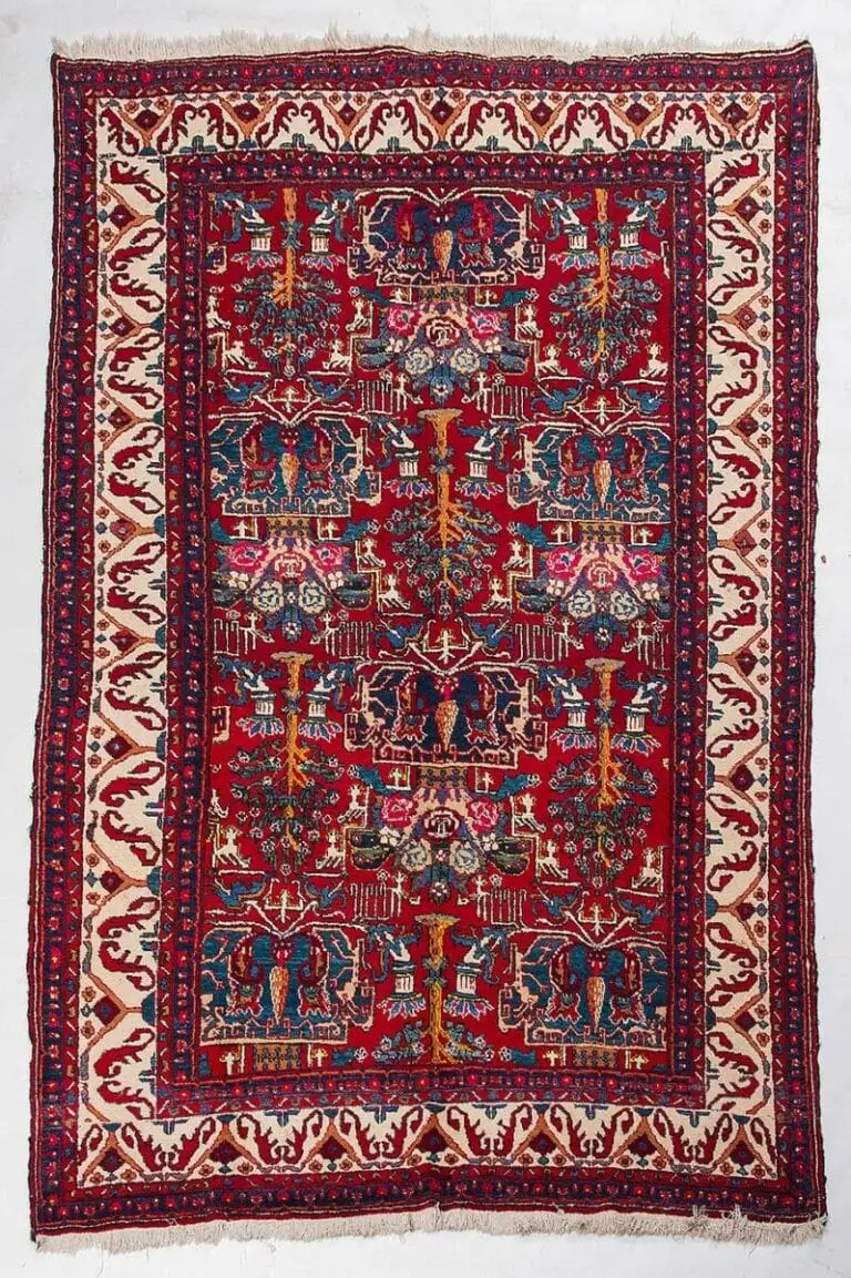 Tappeto persiano con motivo a vasi e uccelli su fondo rosso, in vendita da Galleria Tabriz